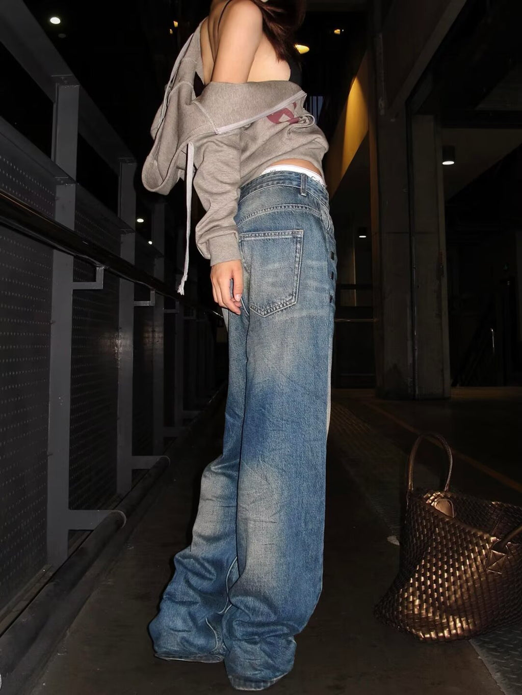 Loose-fit jeans