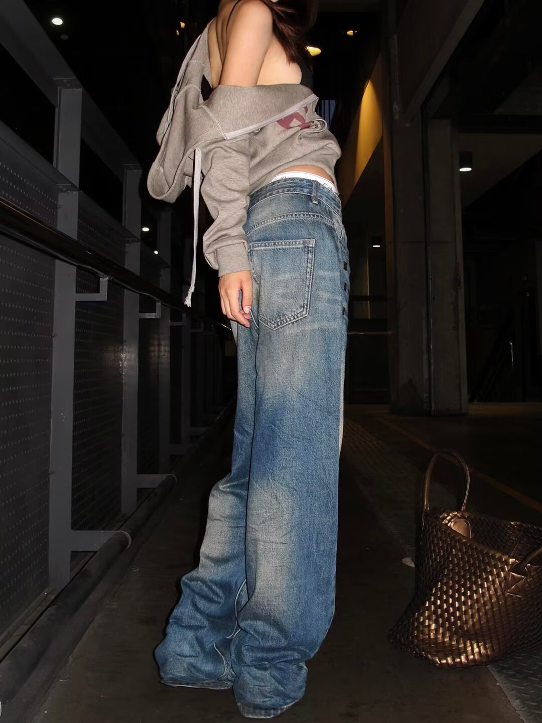 Loose-fit jeans