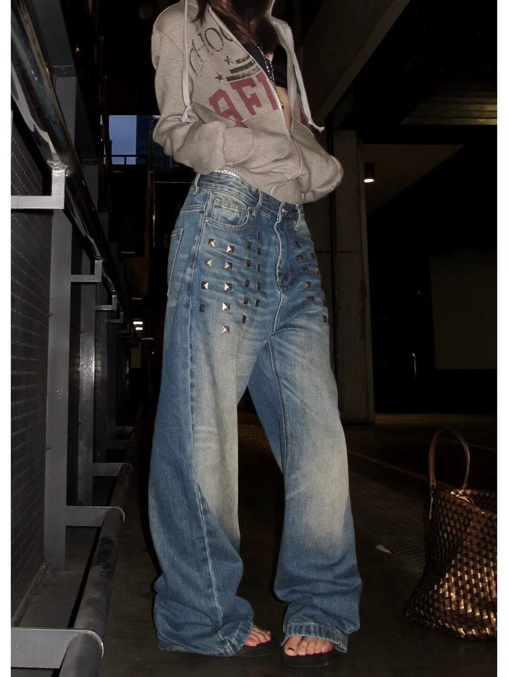 Loose-fit jeans