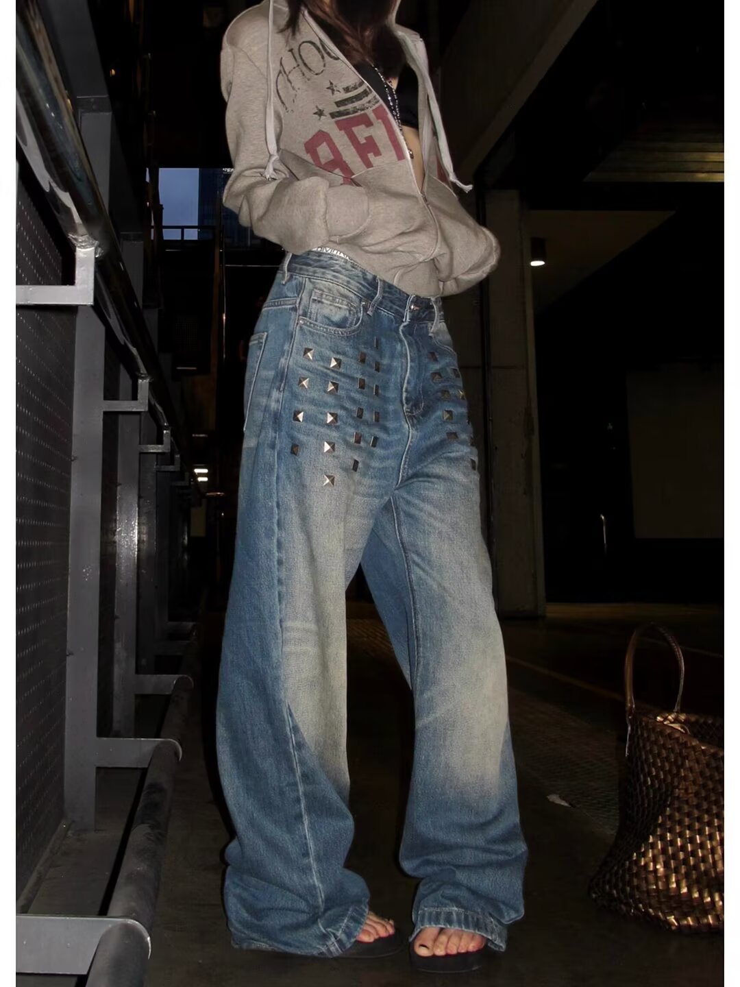 Loose-fit jeans