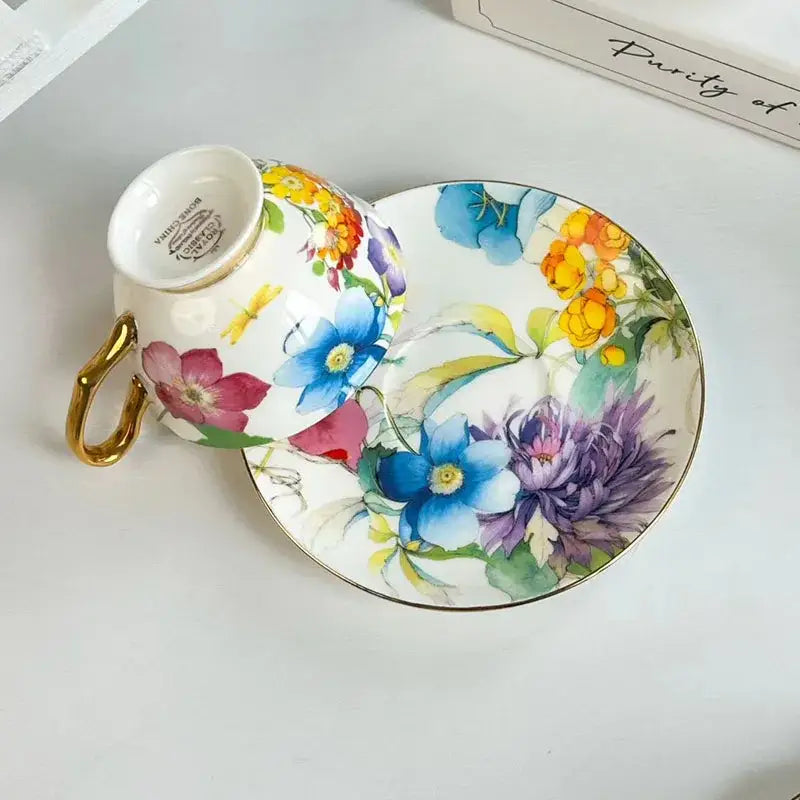 Brilliant flowers pattern porcelain teacup and saucer dining room set