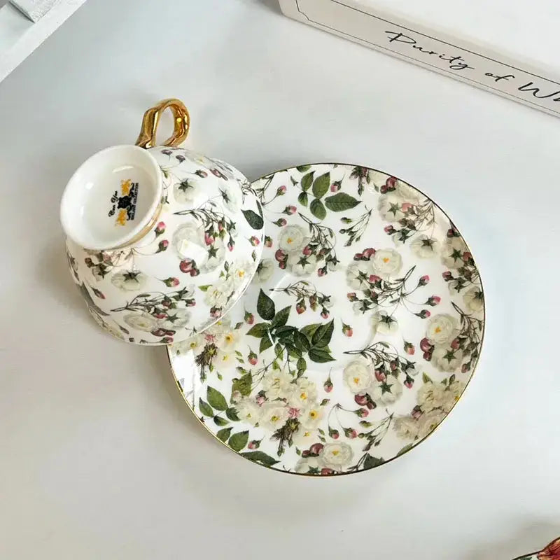 Brilliant flowers pattern porcelain teacup and saucer dining room set