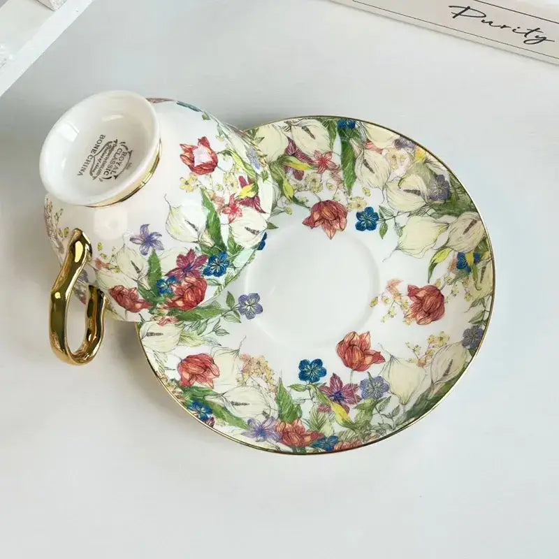 Brilliant flowers pattern porcelain teacup and saucer dining room set