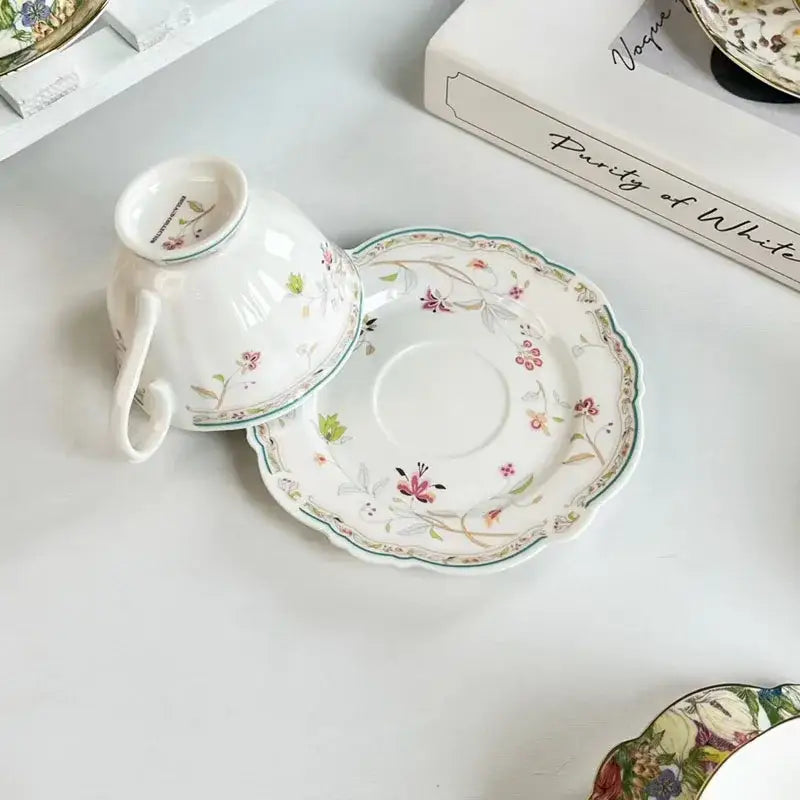 Brilliant flowers pattern porcelain teacup and saucer dining room set