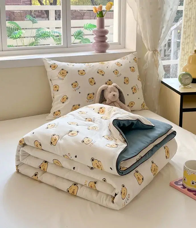 Cartoon printed white & yellow cooling blanket bedroom summer quilt