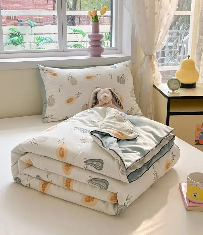 Cartoon printed white & yellow cooling blanket bedroom summer quilt