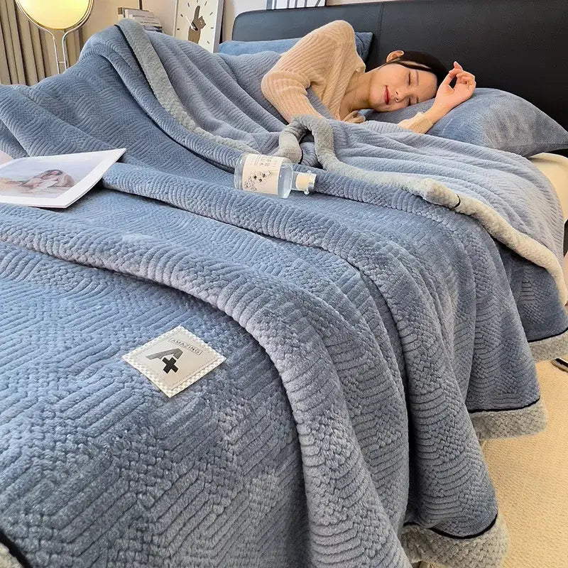 Cozy jacquard plush blanket cream & black bedroom throw