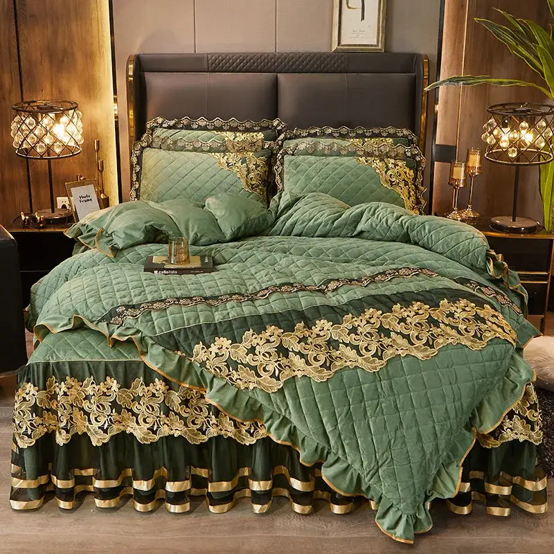 Black gold luxury crystal velvet bedding set bedroom quilted lace