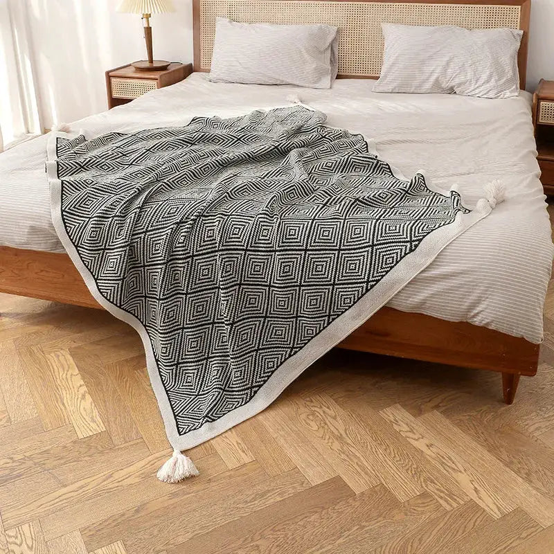 Decorbites geometric tassel blanket black & cream living room throw