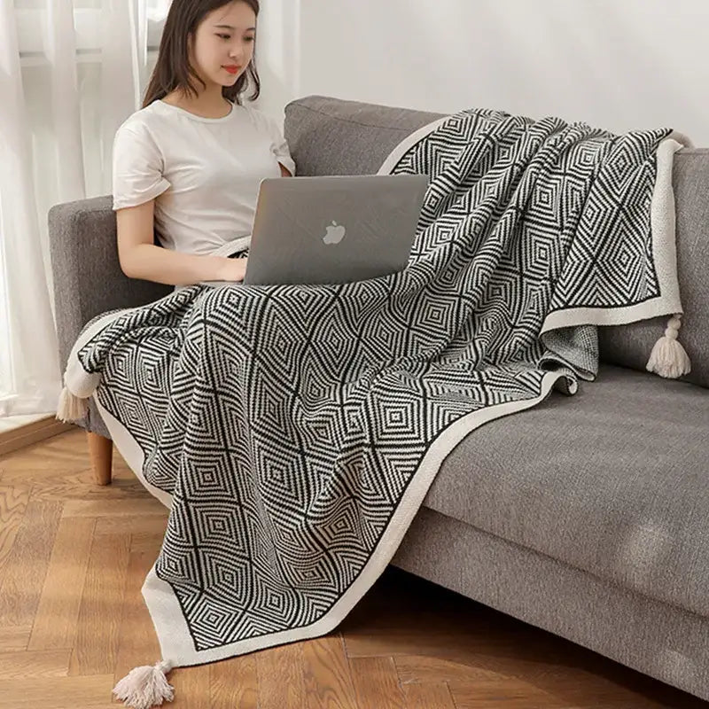 Decorbites geometric tassel blanket black & cream living room throw