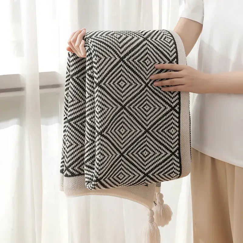 Decorbites geometric tassel blanket black & cream living room throw