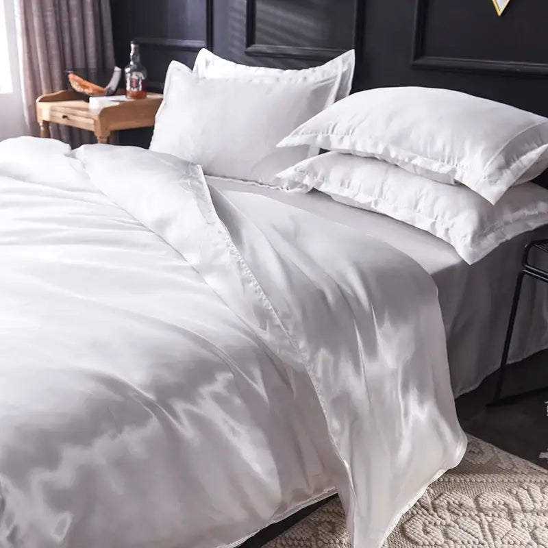 Luxurious fuchsia satin bedding set and duvet cover for bedroom