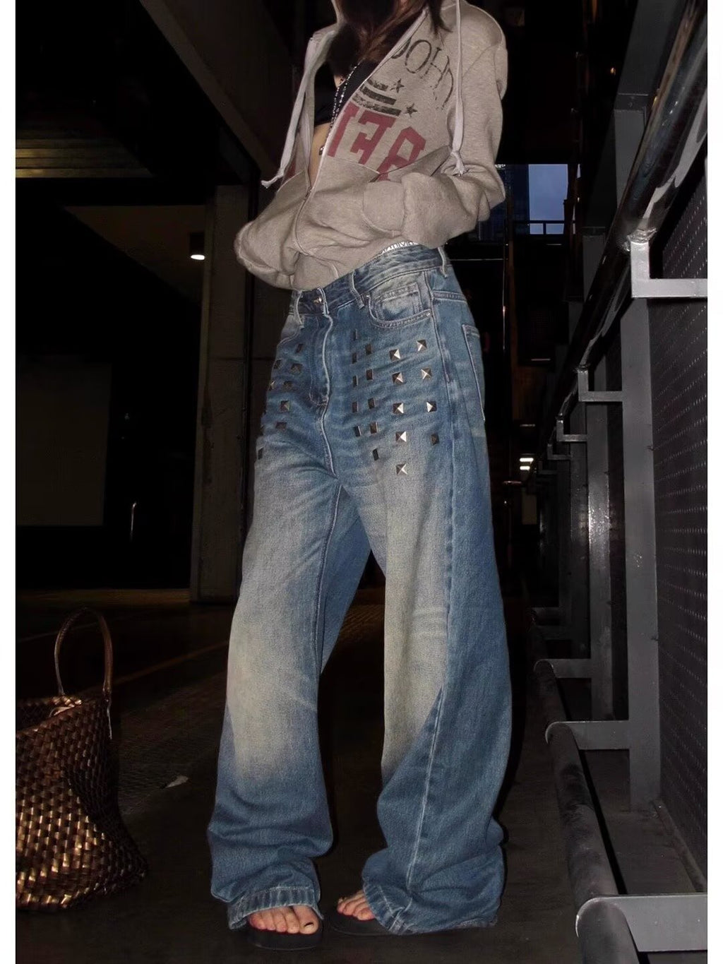 Loose-fit jeans