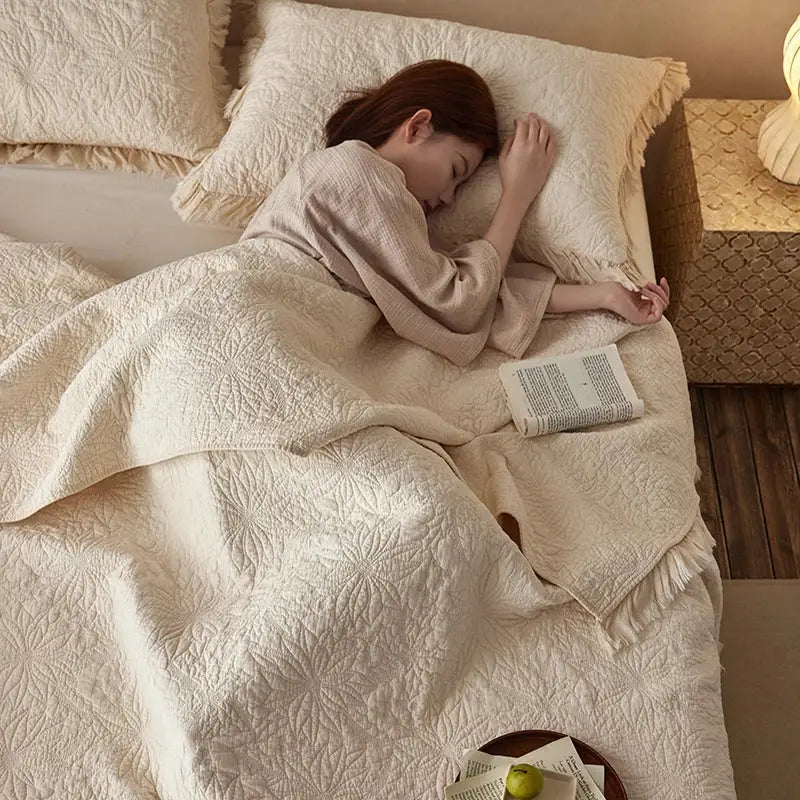 Textured cream cotton quilted bedspread set for bedroom with fringes