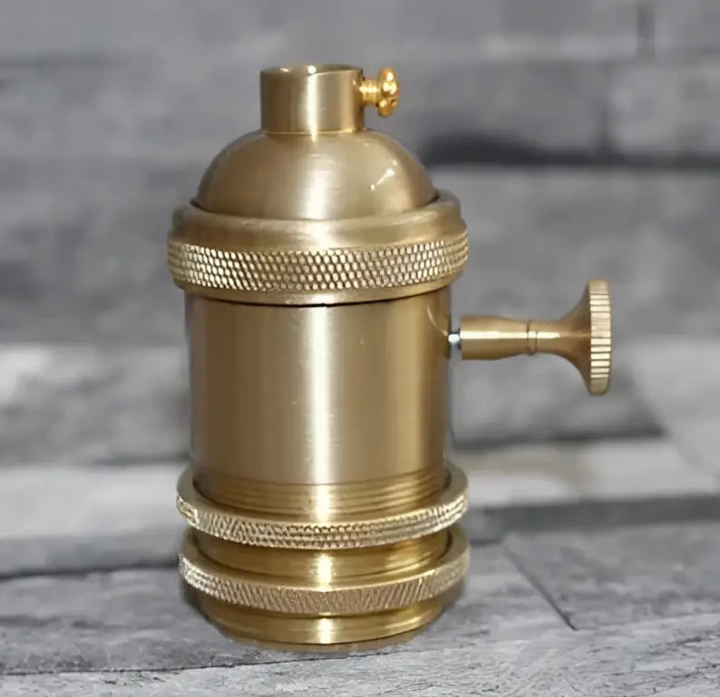 Vintage brass e27 lamp holder – living room textured socket