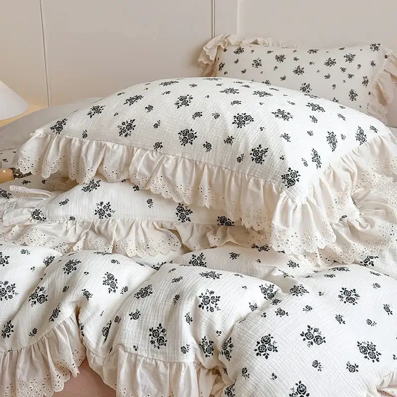 White floral cotton bedding set with lace ruffles for bedroom