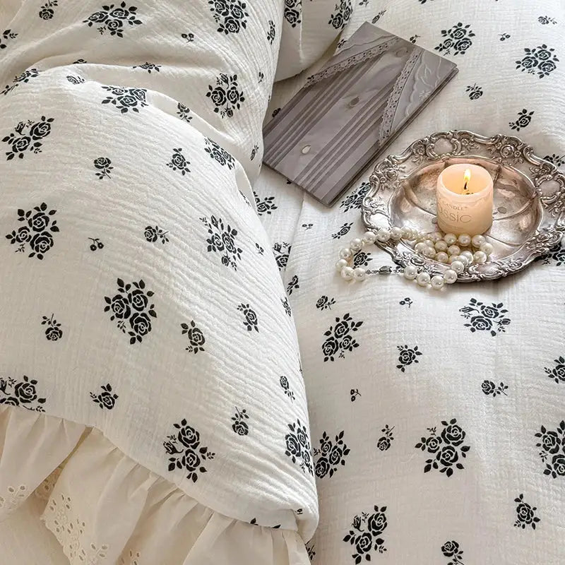 White floral cotton bedding set with lace ruffles for bedroom